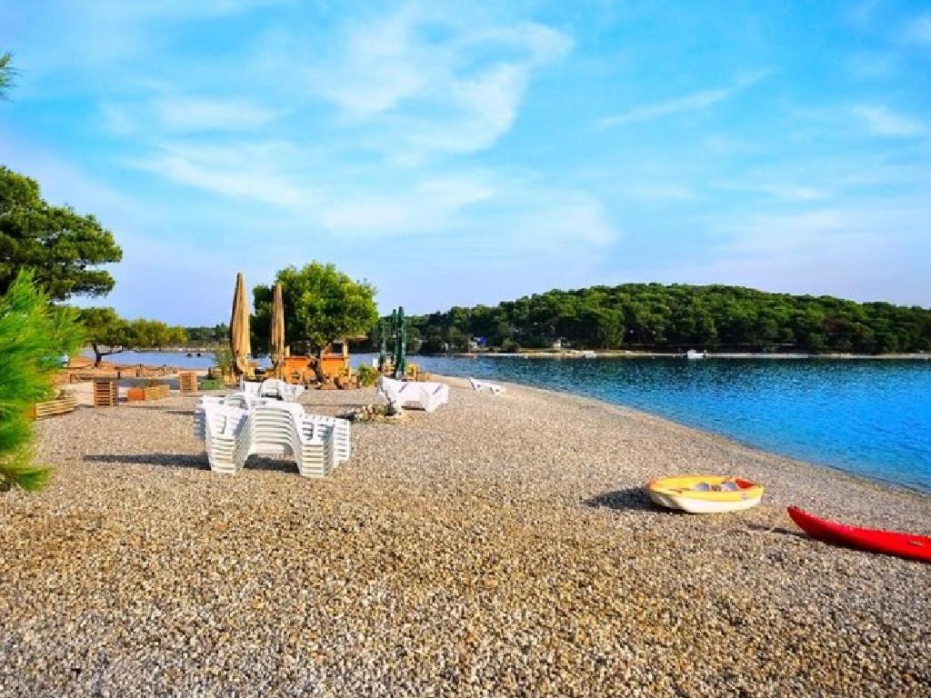 Beach House Ive With Jacuzzi, Pool, Playground And Bbq In An Olive Grove With A Beach, Pomer - Istria ภายนอก รูปภาพ